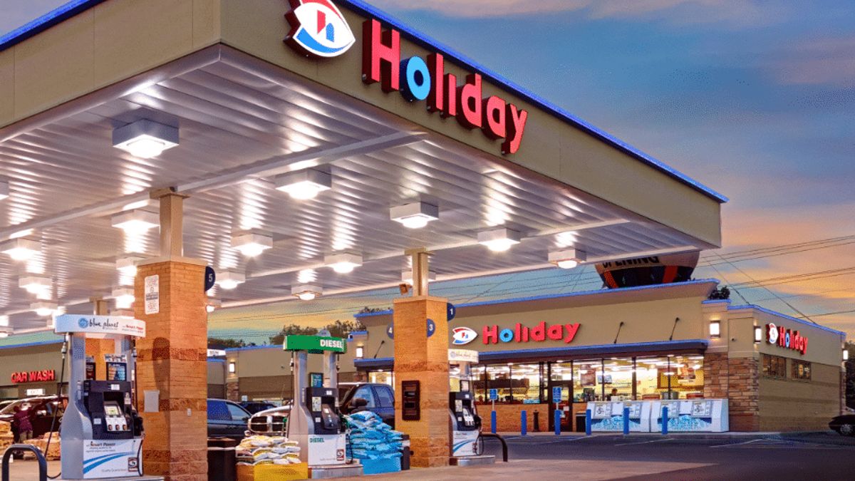 A photo of the exterior of a Holiday Stationstores location.
