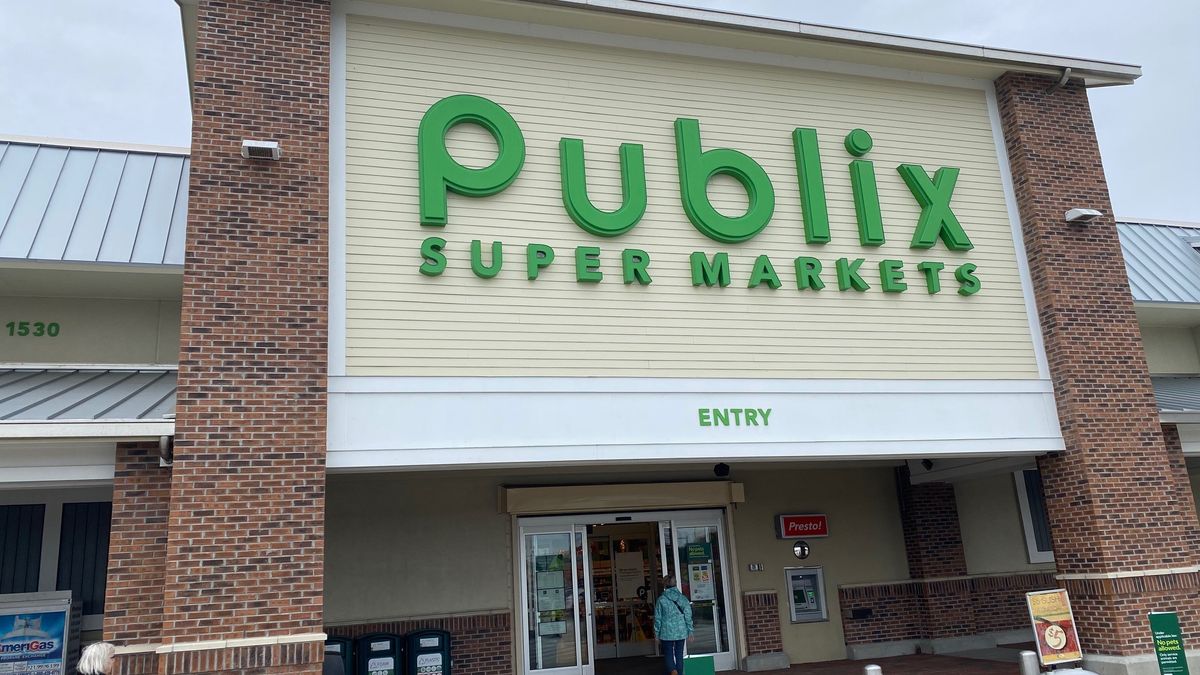 Exterior shot of a Publix store in North Carolina.